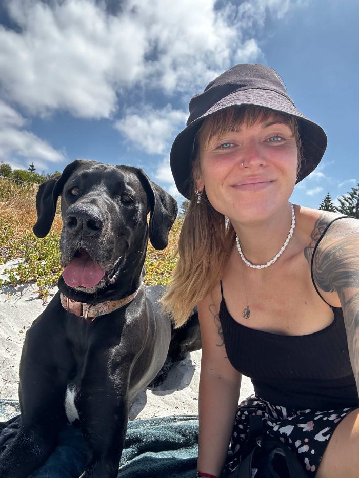 Gina beim Dogsitting am Strand von Fremantle, Westaustralien