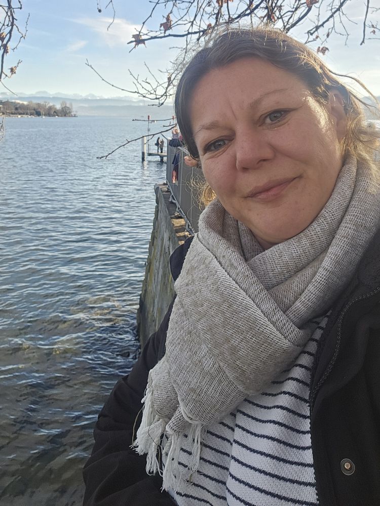 Reisebloggerin Lisa von reisekreise.de am Zürichsee.